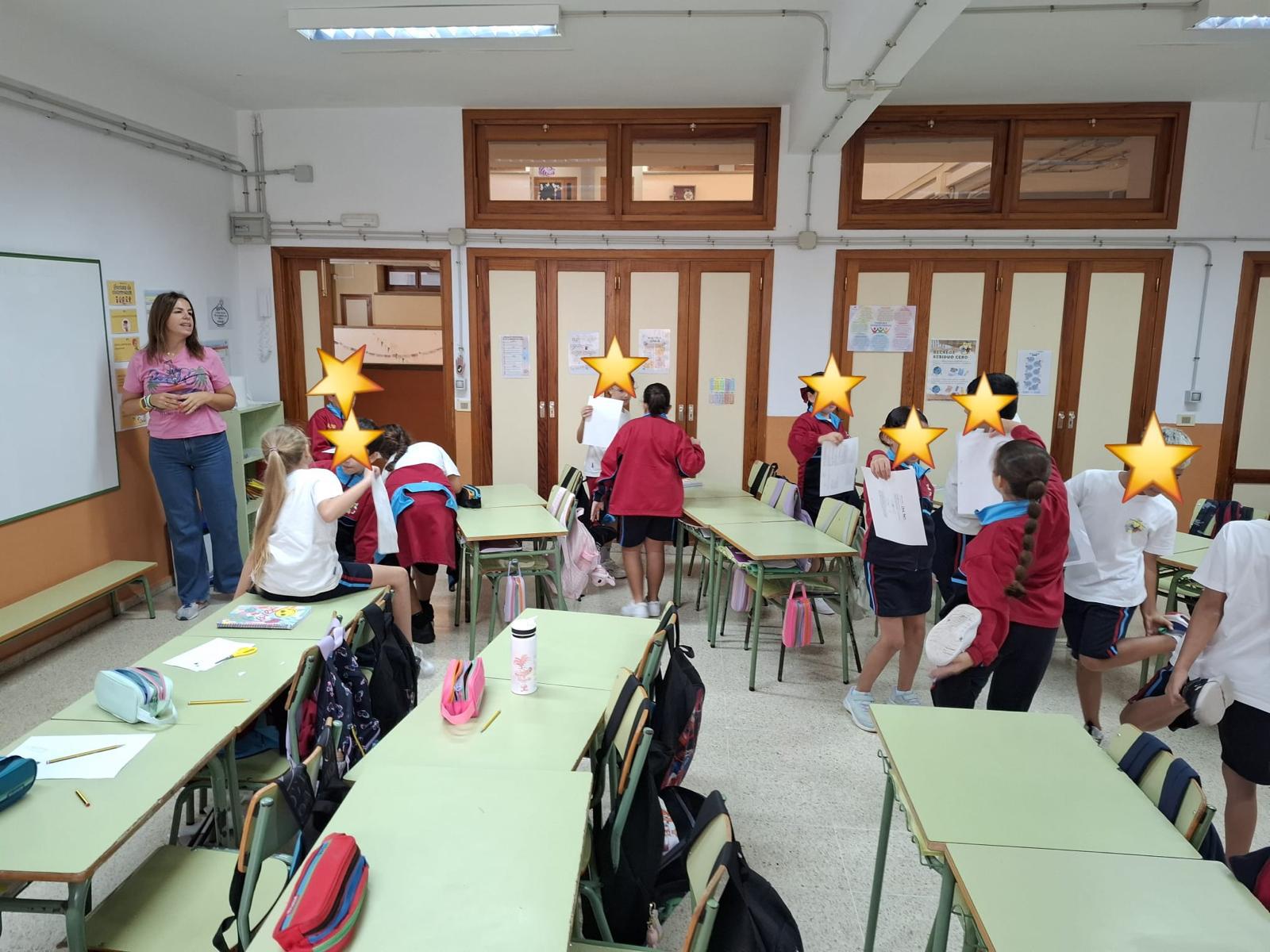 taller en colegio con profesora